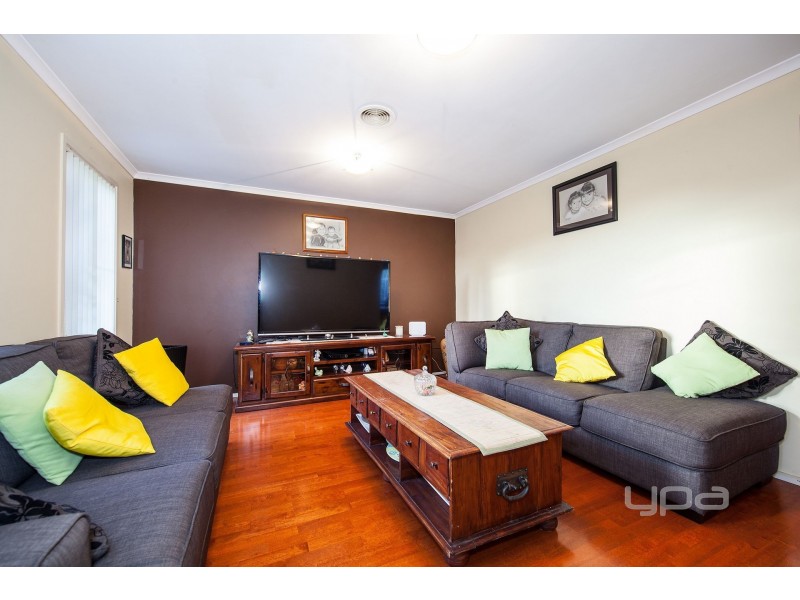 8 Niewand Avenue, Burnside VIC 3023