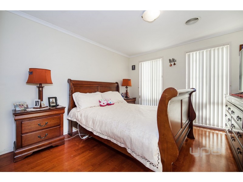 8 Niewand Avenue, Burnside VIC 3023