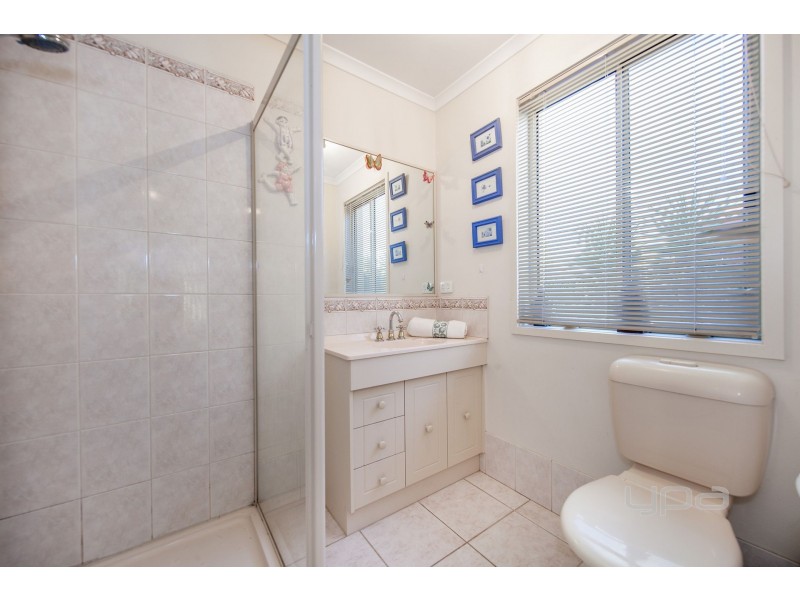 8 Niewand Avenue, Burnside VIC 3023