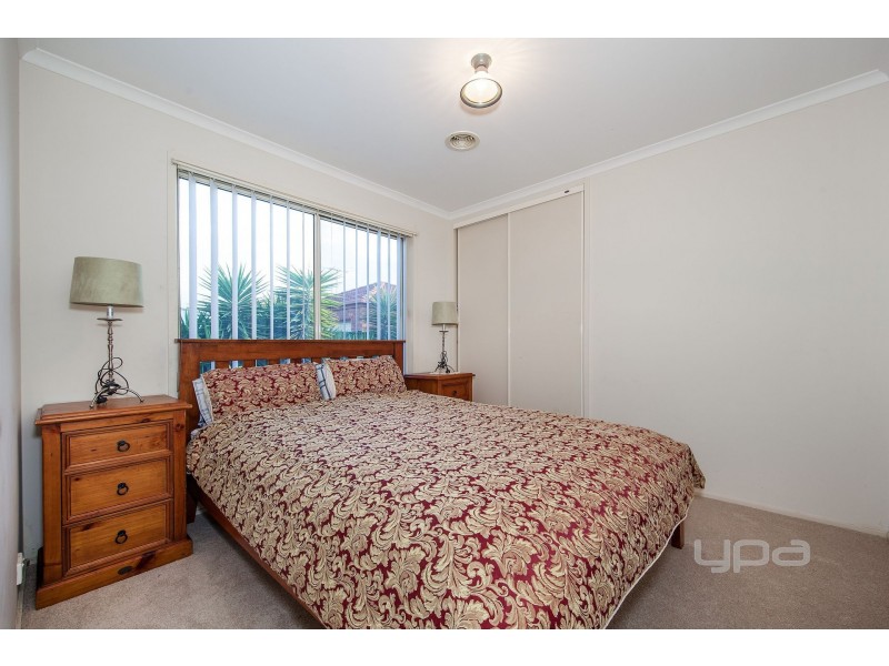 8 Niewand Avenue, Burnside VIC 3023