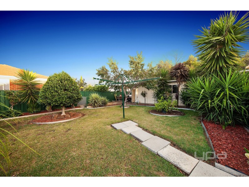 8 Niewand Avenue, Burnside VIC 3023