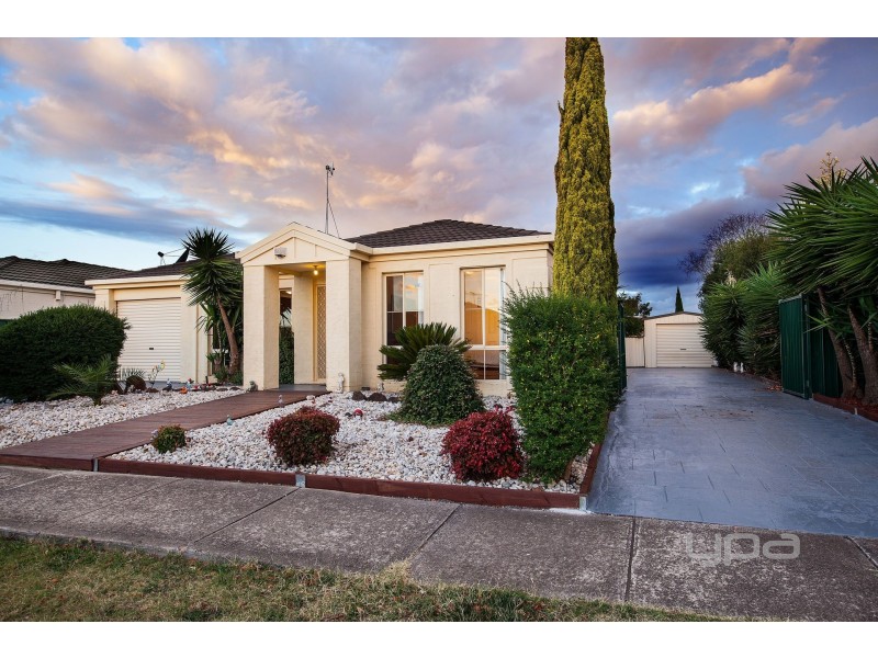 8 Niewand Avenue, Burnside VIC 3023