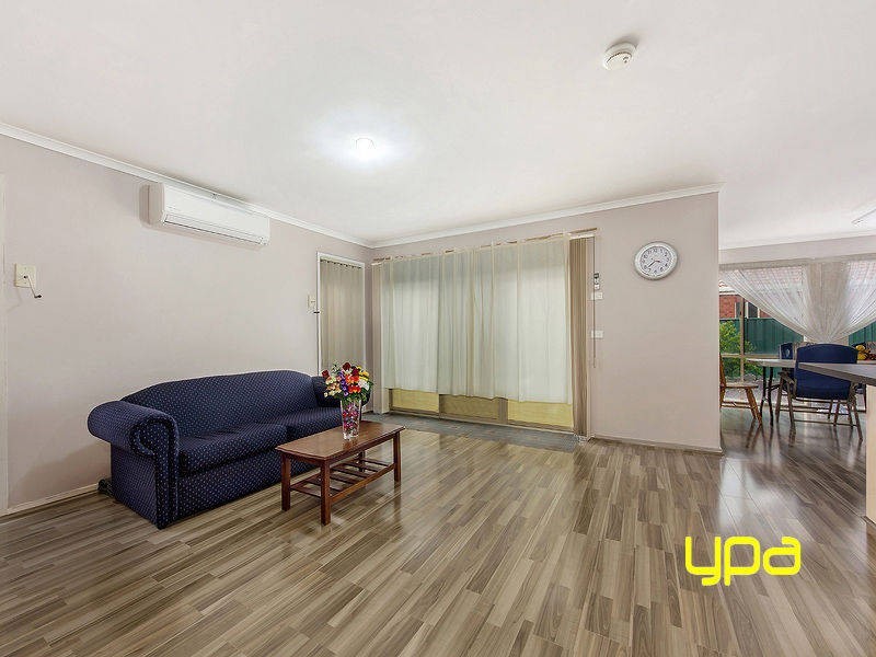 8 Fairweather Drive, Burnside VIC 3023