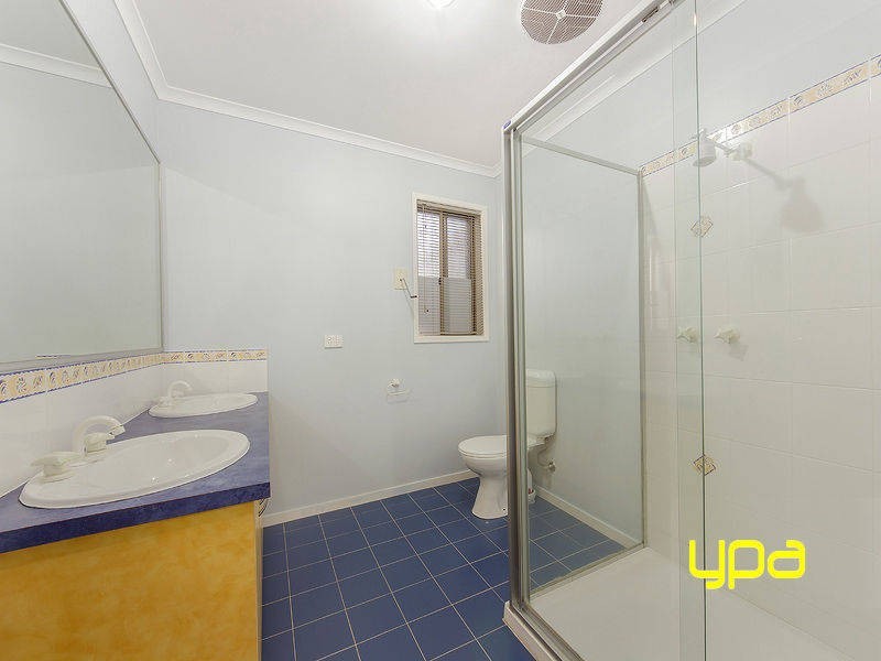 8 Fairweather Drive, Burnside VIC 3023