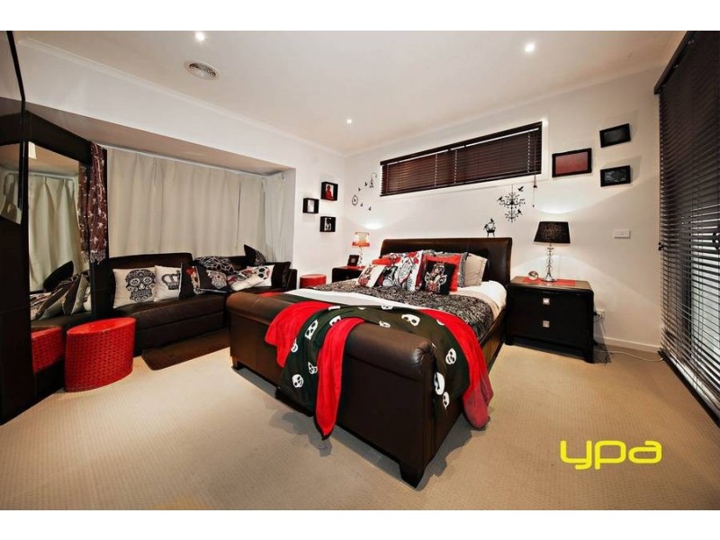 10 Bimbadeen Street, Burnside VIC 3023