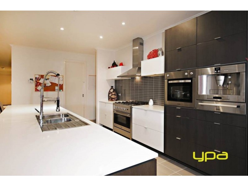 10 Bimbadeen Street, Burnside VIC 3023