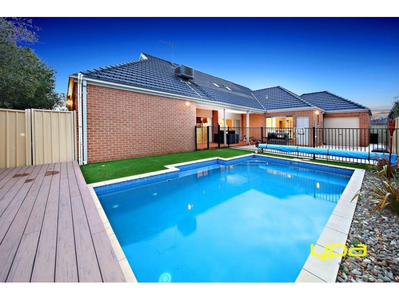 14 Cranwell Square, Caroline Springs VIC 3023