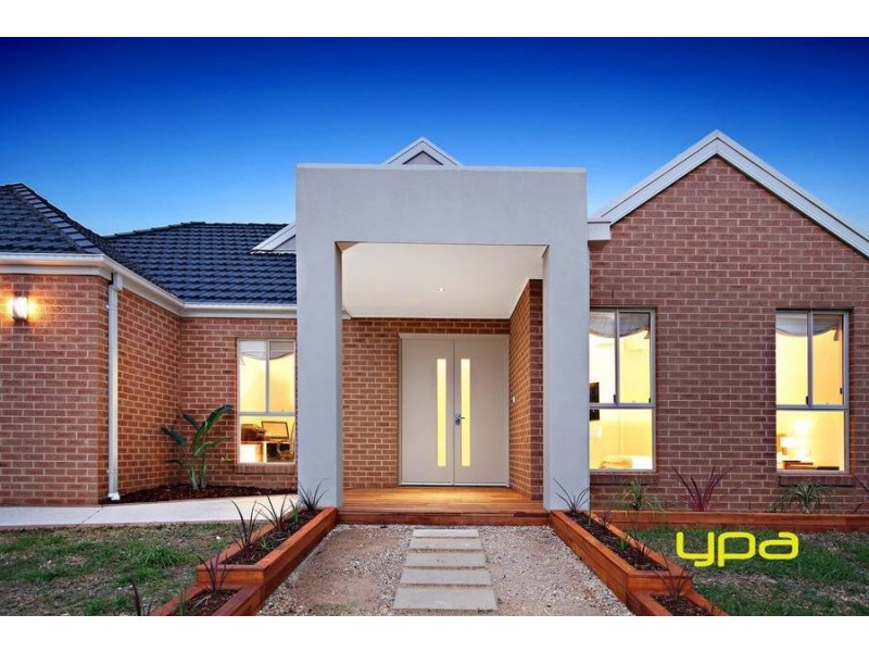 14 Cranwell Square, Caroline Springs VIC 3023