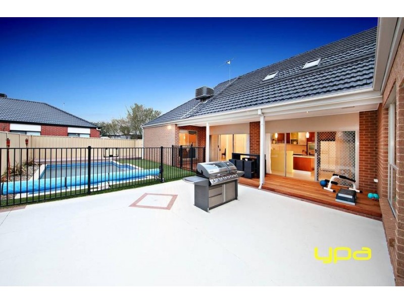 14 Cranwell Square, Caroline Springs VIC 3023