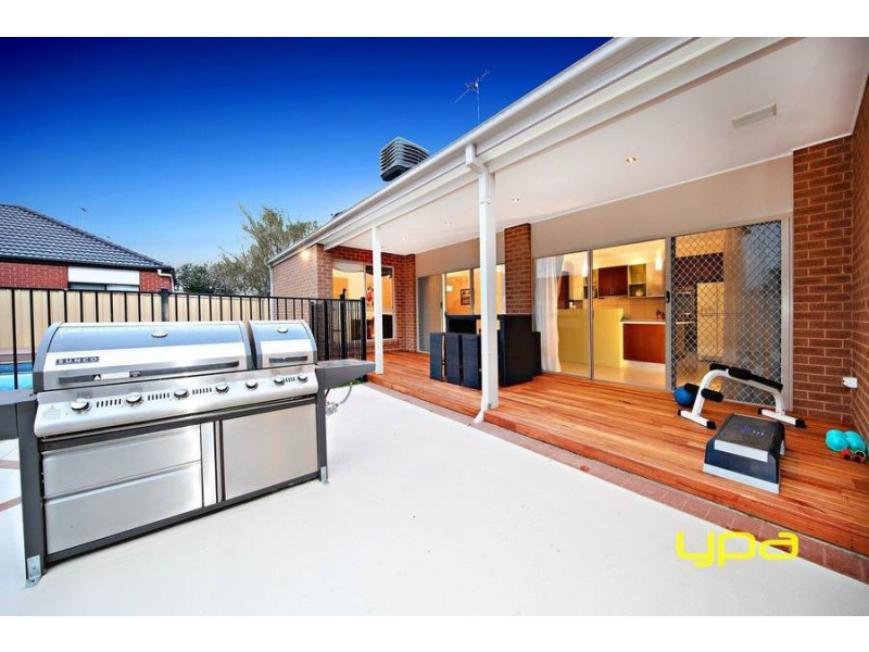 14 Cranwell Square, Caroline Springs VIC 3023