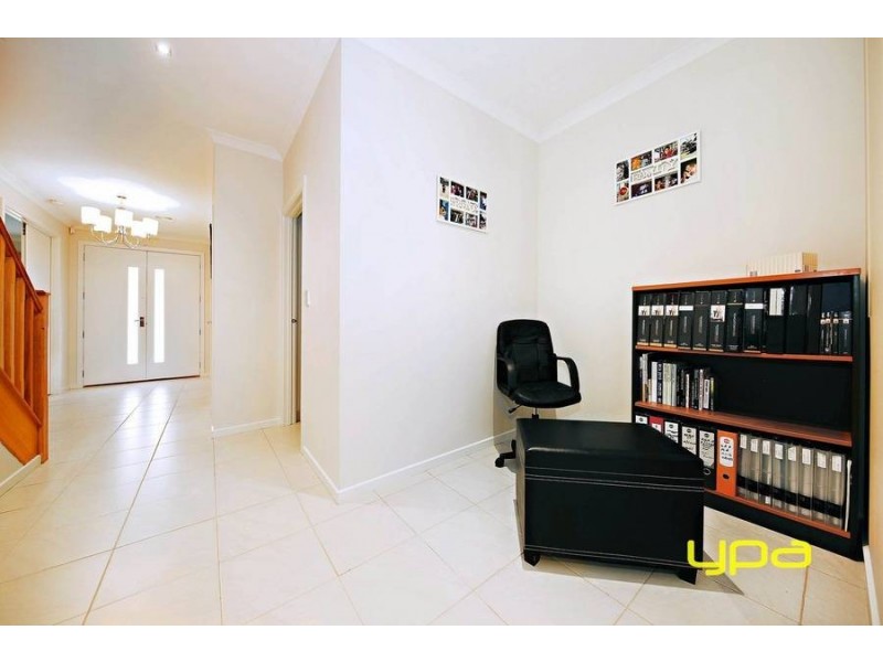 14 Cranwell Square, Caroline Springs VIC 3023