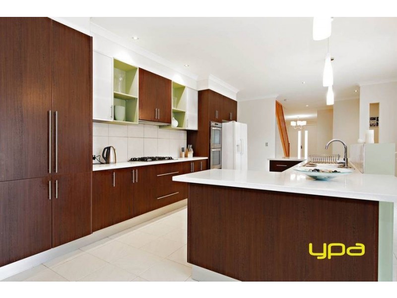 14 Cranwell Square, Caroline Springs VIC 3023