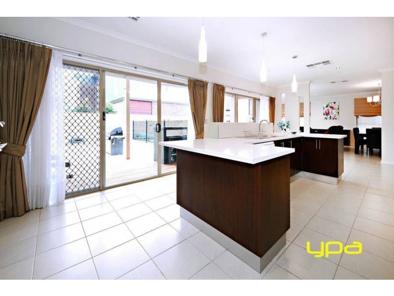 14 Cranwell Square, Caroline Springs VIC 3023