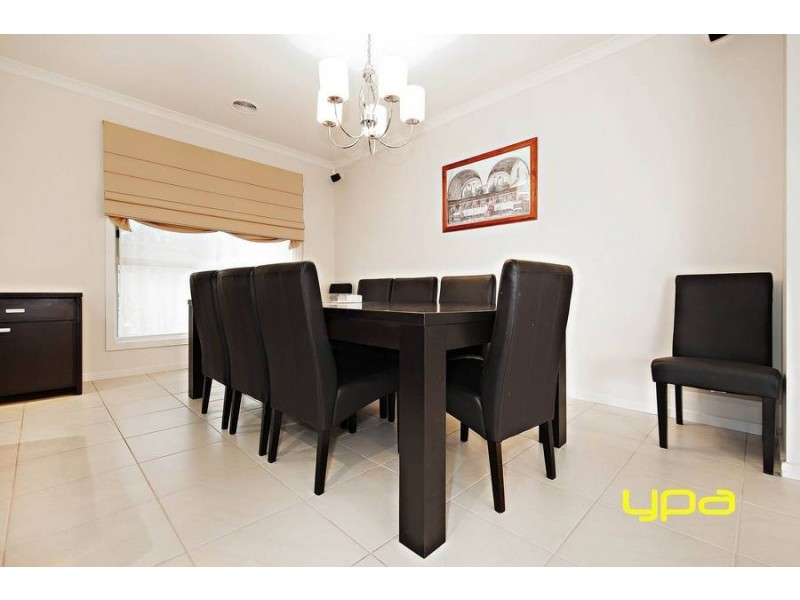 14 Cranwell Square, Caroline Springs VIC 3023