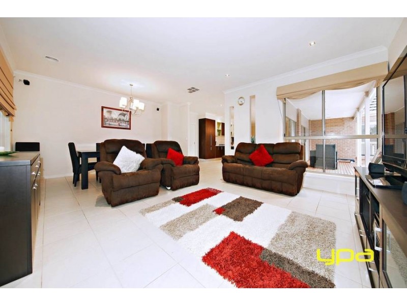 14 Cranwell Square, Caroline Springs VIC 3023