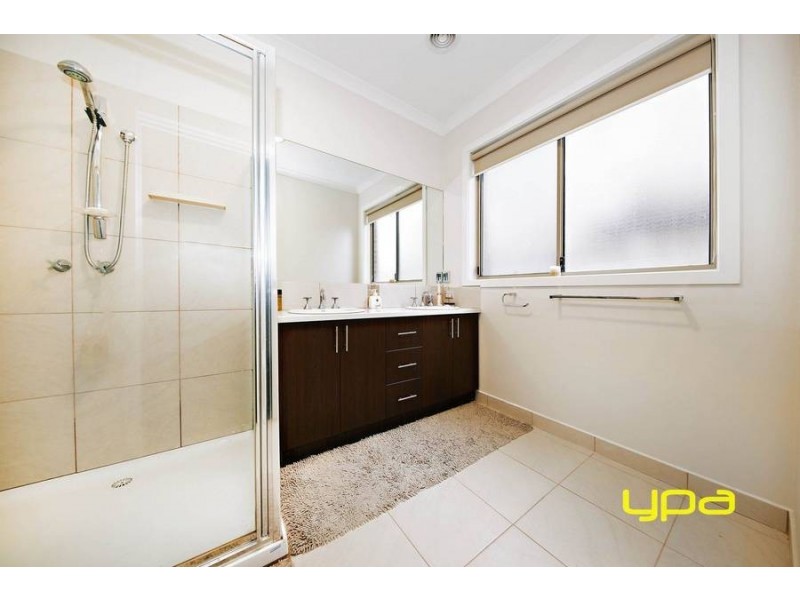 14 Cranwell Square, Caroline Springs VIC 3023