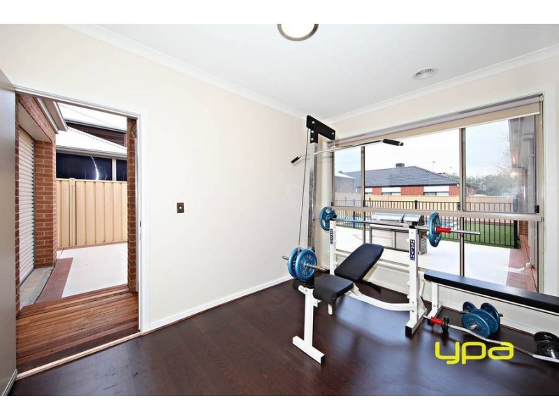 14 Cranwell Square, Caroline Springs VIC 3023