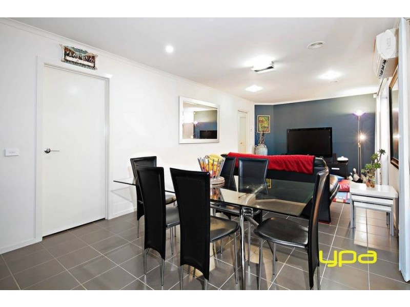 34 Dahlia Drive, Caroline Springs VIC 3023