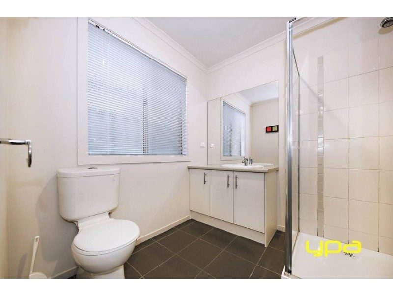 34 Dahlia Drive, Caroline Springs VIC 3023