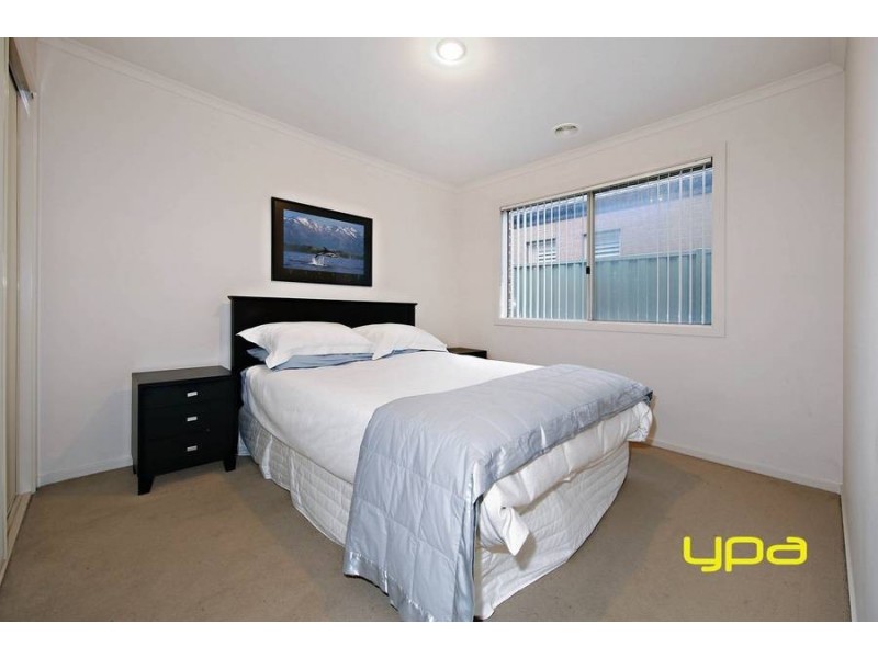 34 Dahlia Drive, Caroline Springs VIC 3023