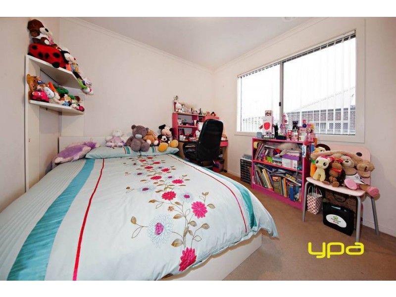 34 Dahlia Drive, Caroline Springs VIC 3023