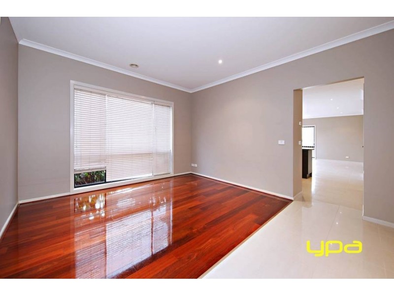7 Hawthorn Way, Caroline Springs VIC 3023