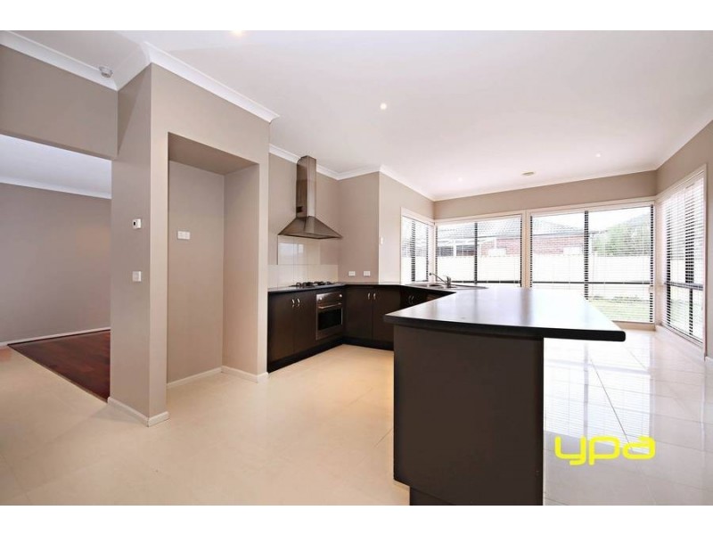 7 Hawthorn Way, Caroline Springs VIC 3023