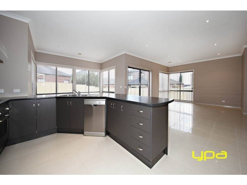 7 Hawthorn Way, Caroline Springs VIC 3023