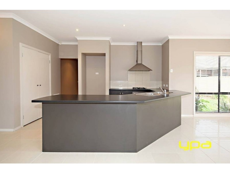 7 Hawthorn Way, Caroline Springs VIC 3023