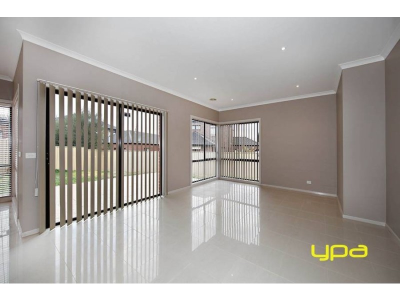 7 Hawthorn Way, Caroline Springs VIC 3023