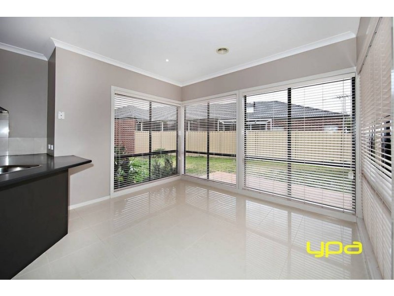 7 Hawthorn Way, Caroline Springs VIC 3023