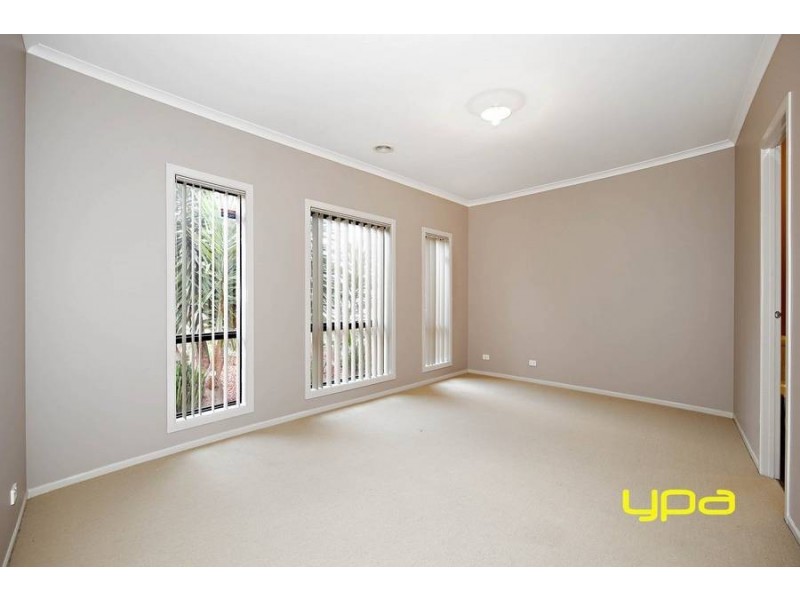 7 Hawthorn Way, Caroline Springs VIC 3023