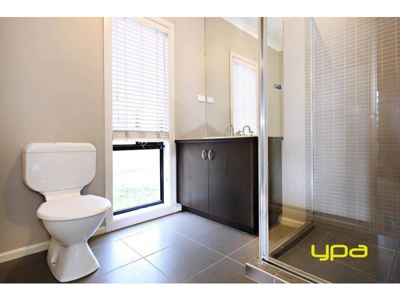 7 Hawthorn Way, Caroline Springs VIC 3023