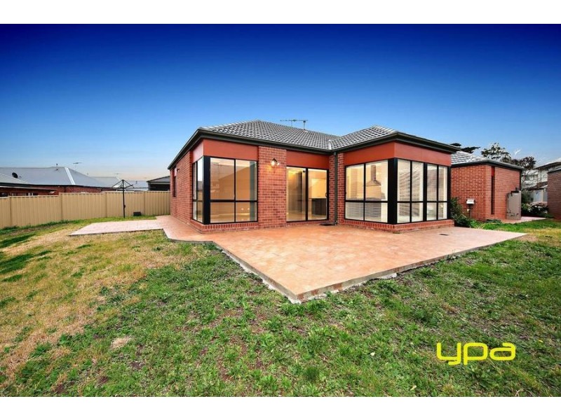 7 Hawthorn Way, Caroline Springs VIC 3023