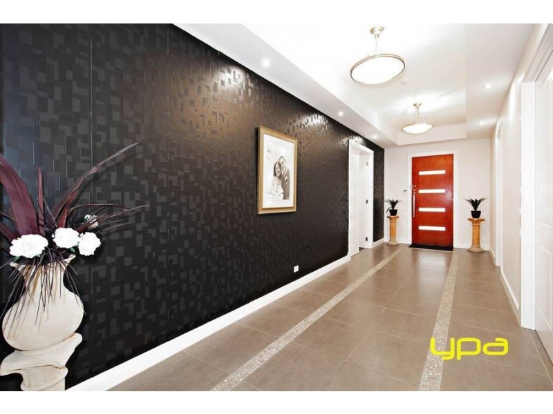 9 Rosella Crescent, Caroline Springs VIC 3023