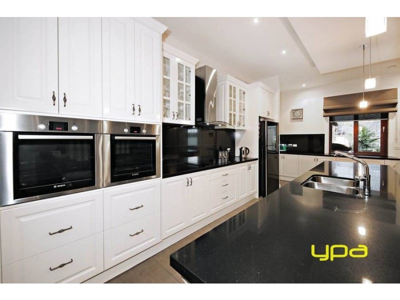 9 Rosella Crescent, Caroline Springs VIC 3023