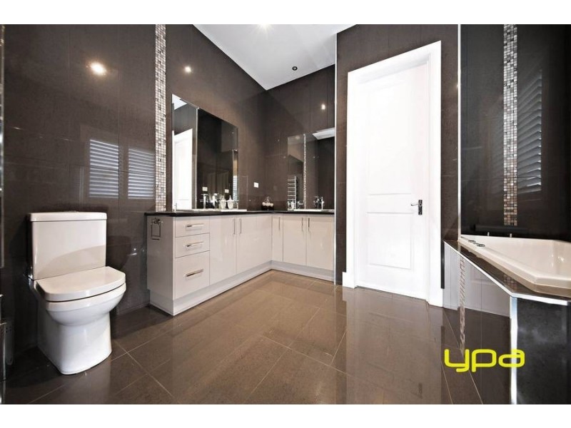 9 Rosella Crescent, Caroline Springs VIC 3023