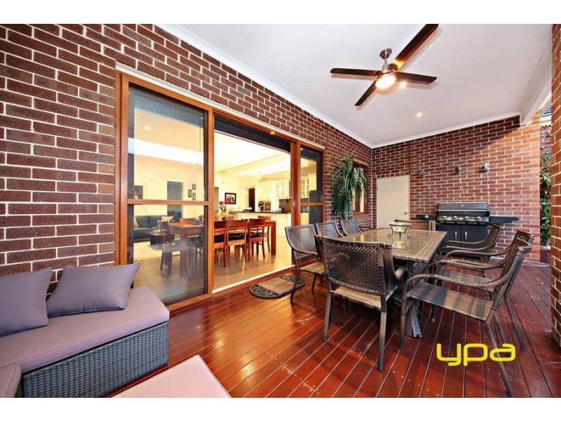 9 Rosella Crescent, Caroline Springs VIC 3023