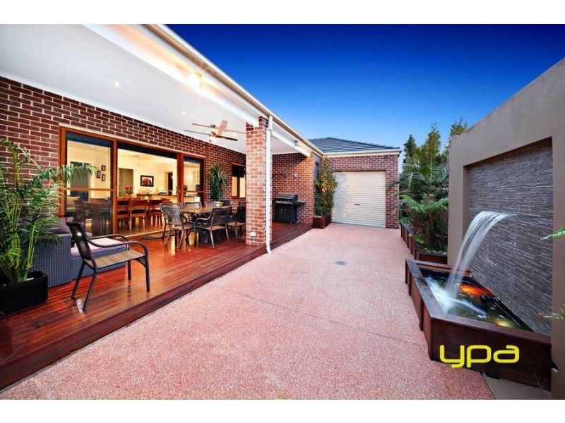 9 Rosella Crescent, Caroline Springs VIC 3023