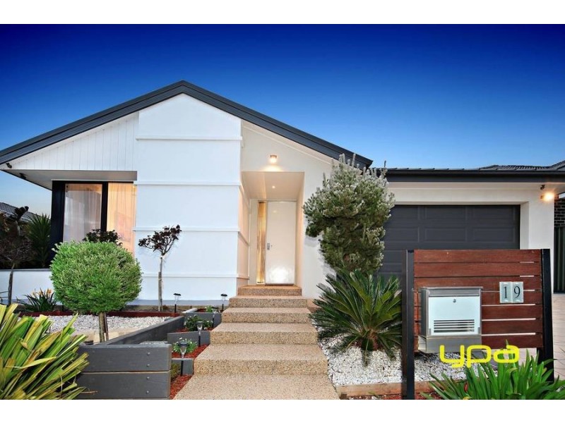19 Asthima Way, Caroline Springs VIC 3023