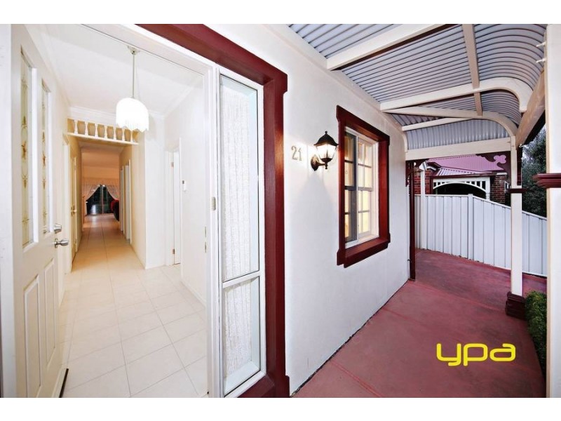 21 Herrington Turn, Caroline Springs VIC 3023