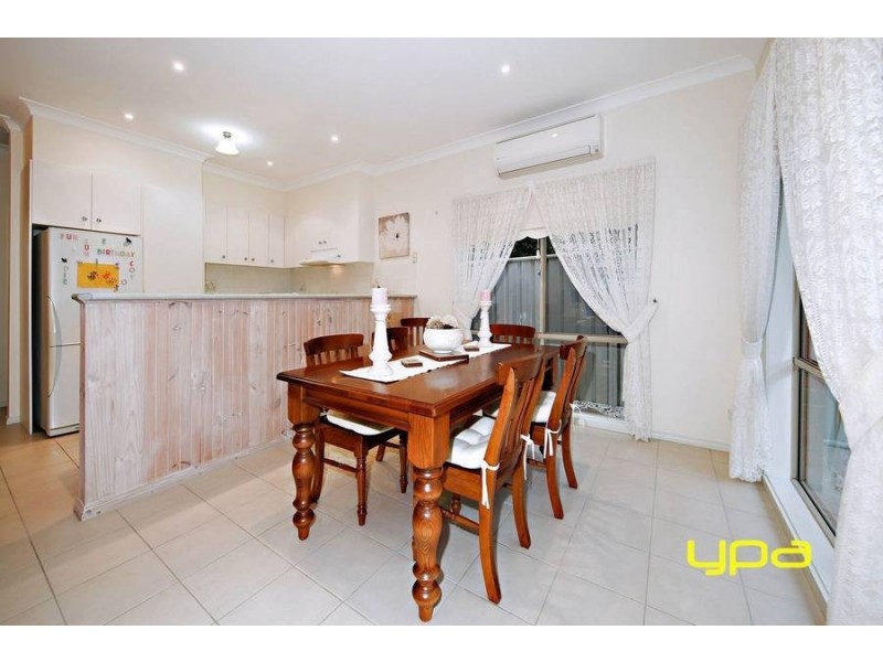 21 Herrington Turn, Caroline Springs VIC 3023