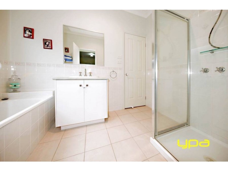 21 Herrington Turn, Caroline Springs VIC 3023