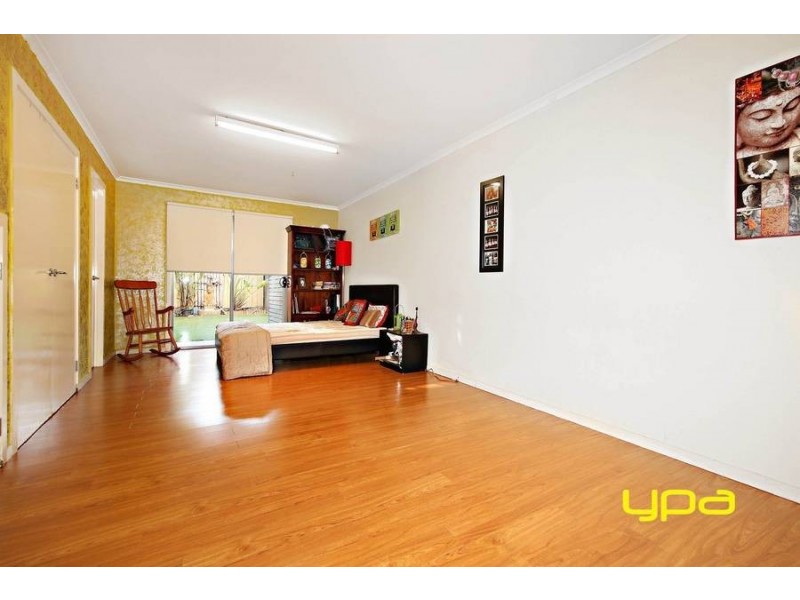 3/4 Hopetoun Green, Caroline Springs VIC 3023
