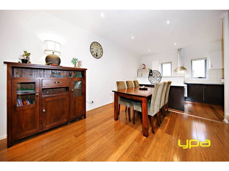 3/4 Hopetoun Green, Caroline Springs VIC 3023