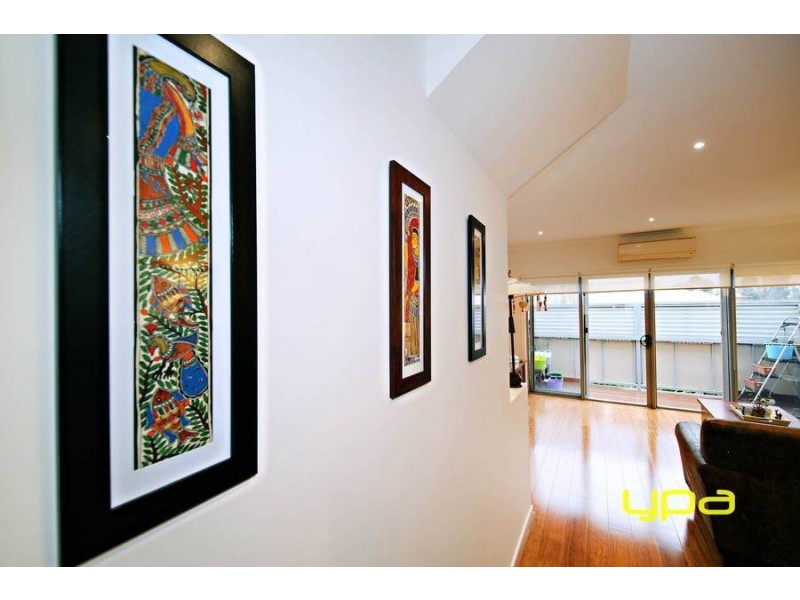 3/4 Hopetoun Green, Caroline Springs VIC 3023