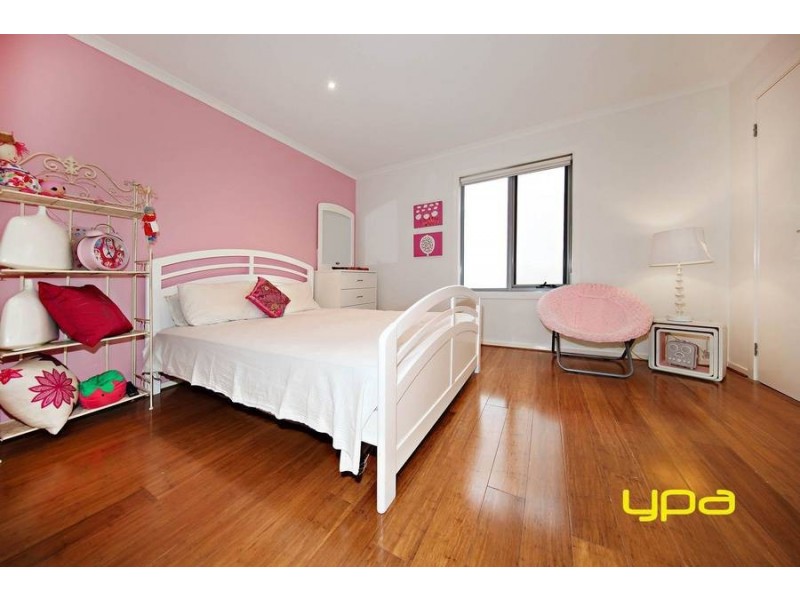 3/4 Hopetoun Green, Caroline Springs VIC 3023