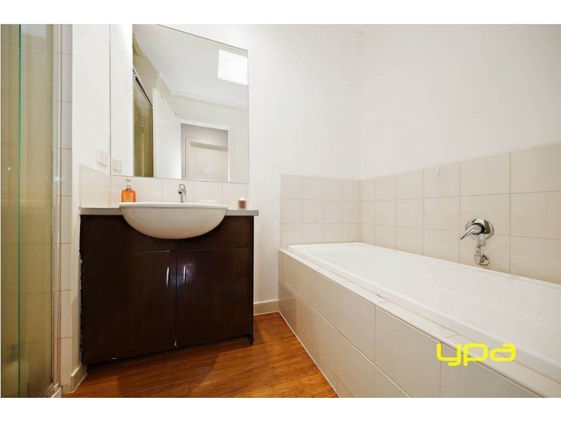 3/4 Hopetoun Green, Caroline Springs VIC 3023