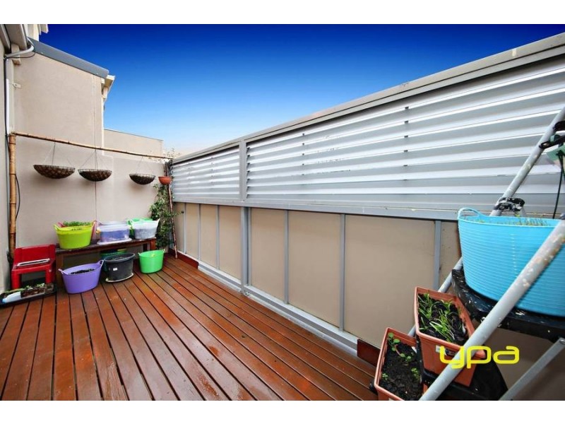 3/4 Hopetoun Green, Caroline Springs VIC 3023