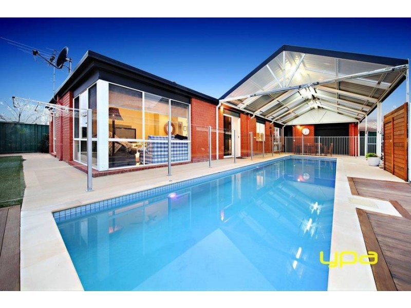 19 Saxby Court, Burnside VIC 3023